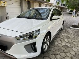 Hyundai IONIQ 28 kWh electric